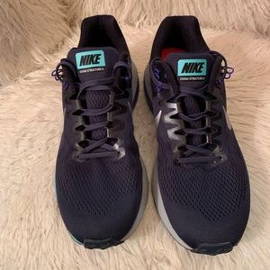 Ladies Nike running shoes Zoom Structure 21